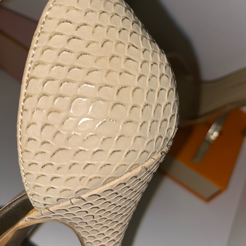Chinese Laundry nude heels - Picture 5 of 6